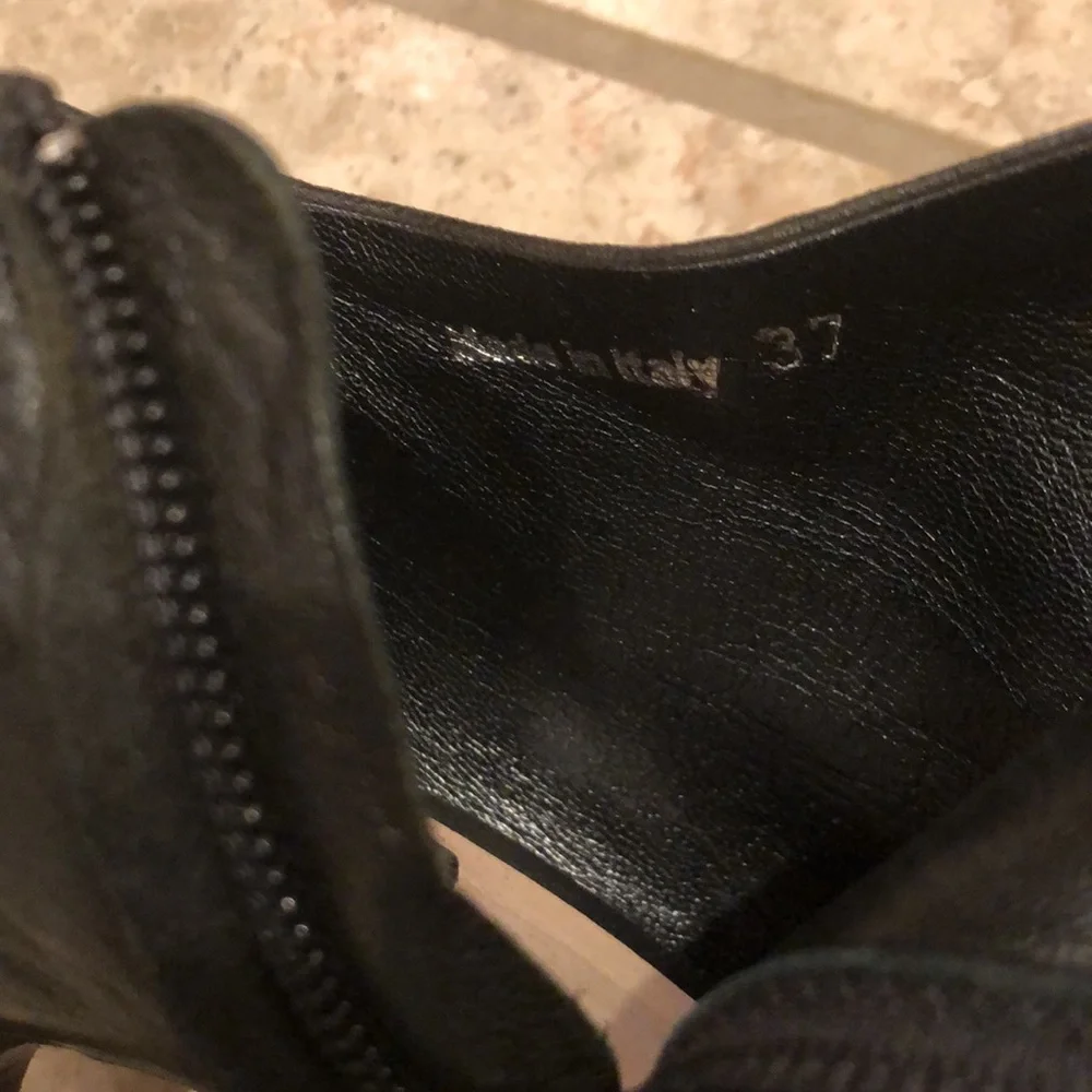 Vintage Christian Dior 100% leather stiletto platform zip up ankle bootie heel